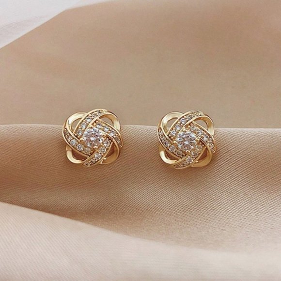 Sparkling Knot Stud Earrings: Elegant Glamour for Any Occasion - Picture 4 of 6